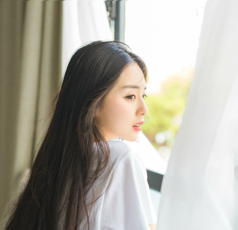 “庞先生误会，此乃刘璝一人之言，与我等无关，我等并无此意。”大帐中，短暂的寂静之后，一名武将突然站出来，微笑着来到庞统身边，瞪眼看向两名刘璝的亲卫，厉声喝道：“大胆，还不松开庞先生。”